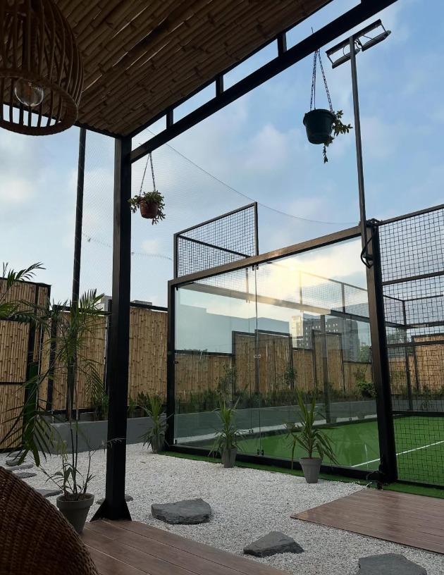 Inside Padelina